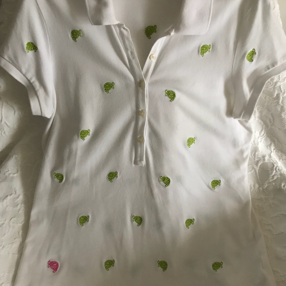 Lilly White top with green turtles.